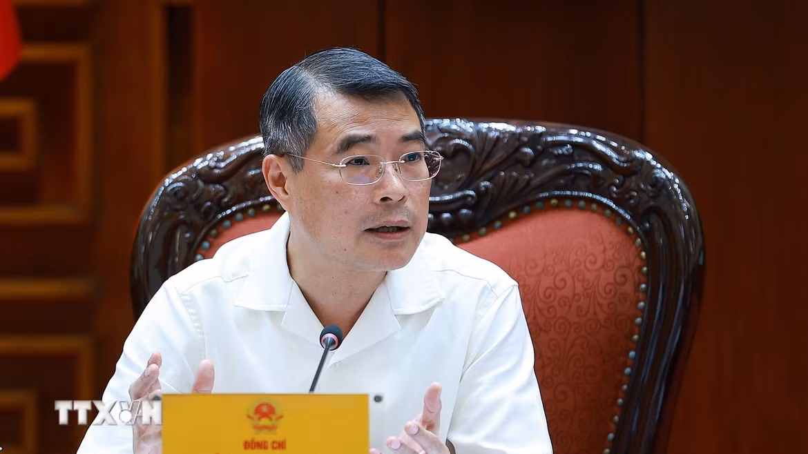 Thủ tướng Lê Minh Hưng chủ trì làm việc với lãnh đạo Bộ Công an và Bộ Khoa học và Công nghệ về xây dựng khung kiến trúc tổng thể quốc gia số. (Ảnh: Dương Giang/TTXVN)