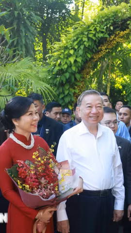 Tổng Bí thư Tô Lâm và Phu nhân cùng Thủ tướng Singapore Lawrence Wong dự Lễ đặt tên hoa lan tại Vườn thực vật quốc gia Singapore (12/3/2025). (Ảnh: Thống Nhất/TTXVN)