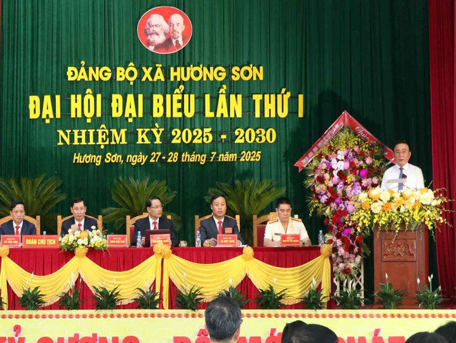 Đồng chí Trần Cẩm Tú, Ủy viên Bộ Chính trị, Thường trực Ban Bí thư phát biểu tại Đại hội. (Ảnh: Công Tường/TTXVN) vna-potal-thuong-truc-ban-bi-thu-du-dai-hoi-dai-bieu-dang-bo-xa-huong-son-ha-tinh-nhiem-ky-2025-2030-8175701.jpg