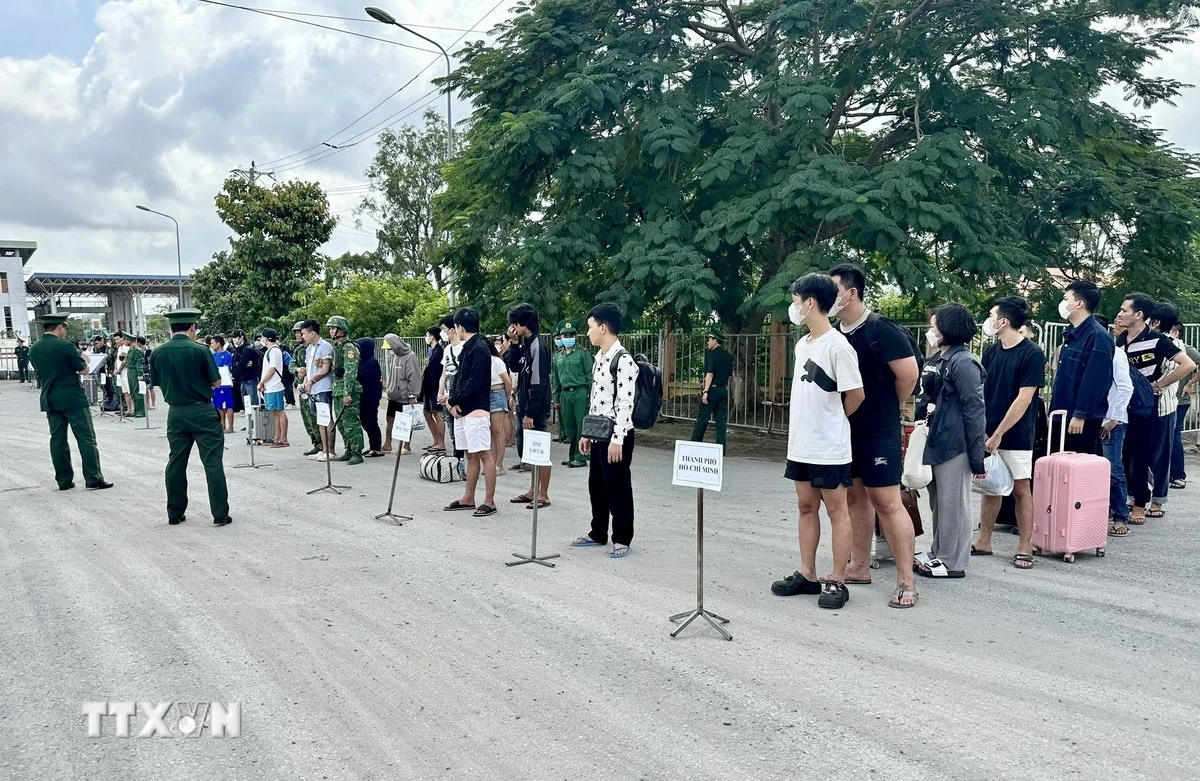 Tiếp nhận 344 công dân từ Campuchia, phát hiện 4 đối tượng bị truy nã