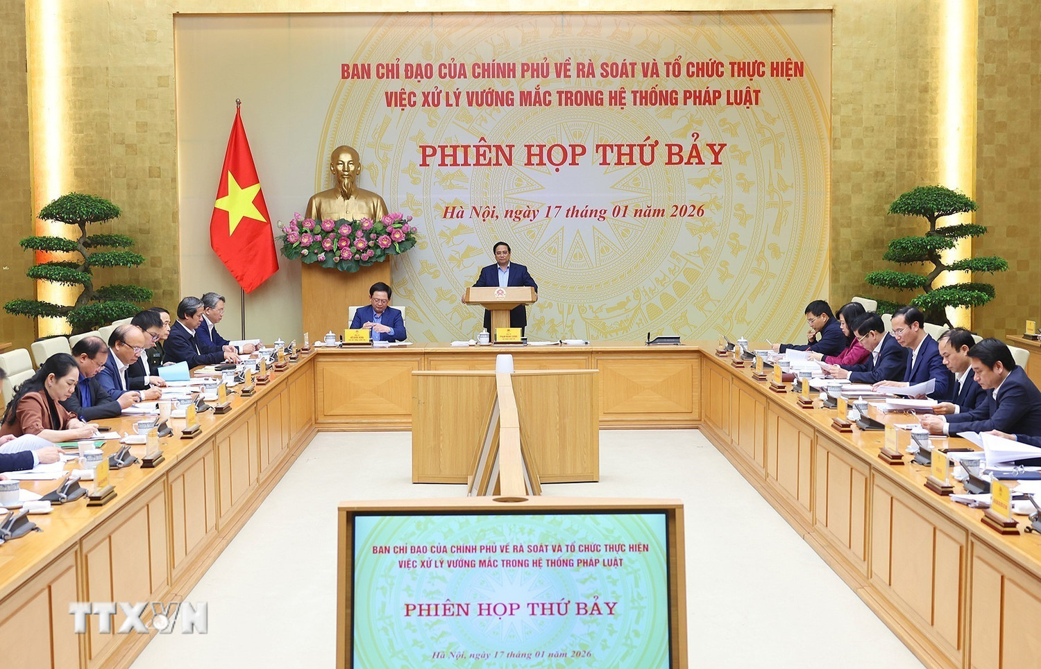 Thủ tướng Phạm Minh Ch&iacute;nh chủ tr&igrave; phi&ecirc;n họp Ban Chỉ đạo