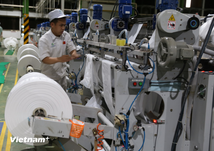 Doanh nghiệp đẩy mạnh ứng dụng công nghệ để nâng cao năng suất lao động. (Ảnh: Đức Duy/Vietnam+)