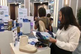 Riêng trong quý 4/2025, tổng mức bán lẻ hàng hóa và doanh thu dịch vụ tiêu dùng ước tăng 8,4% so với cùng kỳ năm trước. (Ảnh: Vietnam+)