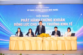 Ông Hoàng Văn Thu mong muốn cộng đồng doanh nghiệp sẽ chủ động hơn trong việc tiếp cận và sử dụng hiệu quả các công cụ huy động vốn trên thị trường chứng khoán. (Ảnh: UBCKNN)