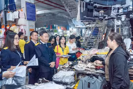 Cơ quan chức năng cũng không thực hiện xử phạt vi phạm hành chính đối với các nghĩa vụ thuế đã thực hiện theo phương pháp khoán, trừ các trường hợp phát hiện hành vi gian lận hoặc che giấu doanh thu dẫn đến thiếu hụt số thuế phải nộp. (Ảnh: Vietnam+)