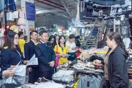 Cơ quan chức năng cũng không thực hiện xử phạt vi phạm hành chính đối với các nghĩa vụ thuế đã thực hiện theo phương pháp khoán, trừ các trường hợp phát hiện hành vi gian lận hoặc che giấu doanh thu dẫn đến thiếu hụt số thuế phải nộp. (Ảnh: Vietnam+)