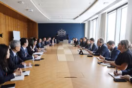 Bộ trưởng Nguyễn Văn Thắng nhấn mạnh trong cuộc làm việc với Sở Giao dịch Chứng khoán London (LSE), tại Vương quốc Anh, ngày 15/9. (Ảnh: BTC/Vietnam+)