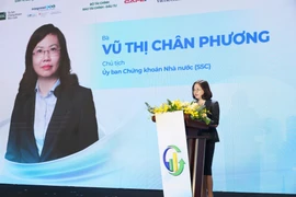 Bà Vũ Thị Chân Phương, Chủ tịch Ủy ban Chứng khoán Nhà nước nhấn mạnh kinh nghiệm quốc tế đã chứng minh rằng những thị trường có chuẩn mực quản trị tốt luôn là điểm đến ưu tiên của dòng vốn dài hạn. (Ảnh: Vietnam+)