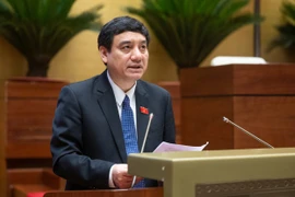Chủ nhiệm Uỷ ban Văn hóa và Xã hội của Quốc hội Nguyễn Đắc Vinh trình bày Báo cáo giải trình, tiếp thu, chỉnh lý dự thảo Luật Việc làm (sửa đổi). (Ảnh: Vietnam+)