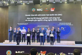 Lễ công bố thành lập ba Mạng lưới đổi mới sáng tạo và chuyên gia ngành công nghệ chiến lược mới: Lượng tử (VNQuantum), An ninh mạng (ViSecurity) và Hàng không, vũ trụ, thiết bị bay không người lái (UAV Việt Nam). (Ảnh: Vietnam+)