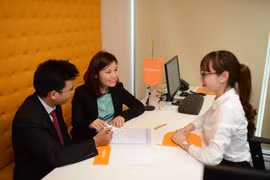 Thủ tục IPO và niêm yết cổ phiếu đồng thời, hồ sơ nộp một lần và được Ủy ban Chứng khoán Nhà nước và Sở Giao dịch chứng khoán xem xét song song. (Ảnh: Vietnam+)