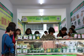 Giá cả mặt hàng ăn và dịch vụ ăn uống tăng 0,18%, đóng góp 0,06 điểm phần trăm vào mức tăng CPI chung. (Ảnh: Vietnam+)