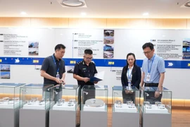 Những năm qua, Cục Hải quan luôn tích cực triển khai công tác tuyên truyền, phổ biến pháp luật tại tất cả các đơn vị trong ngành. (Ảnh: Vietnam+)