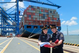 Tuyến biển vẫn là điểm nóng khi chiếm tỷ trọng vi phạm cao nhất với 823 vụ trong tổng số 1.561 vụ, chiếm 52,7%. (Ảnh: HQ/Vietnam+)