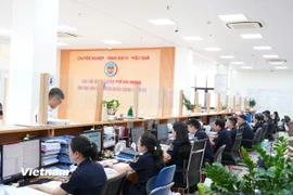 tTu cân đối ngân sách từ hoạt động xuất-nhập khẩu tiếp tục tăng trưởng tích cực, đạt 207,6 nghìn tỷ đồng, bằng 88,3% dự toán năm và tăng 12,3% so với cùng kỳ. (Ảnh: Vietnam+)