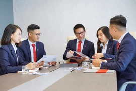 Sự kiện là cột mốc ghi nhận những nỗ lực cải cách trong suốt một thập kỷ qua đồng thời mở ra cánh cửa một "sân chơi" lớn hơn, chuyên nghiệp hơn, đòi hỏi năng lực tài chính và chuẩn mực quản lý cao hơn. (Ảnh: Vietnam+)