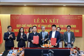 Từ năm 2015, hai ngành đã bắt đầu xây dựng quy chế mẫu và từng bước triển khai trao đổi thông tin điện tử để xác định nghĩa vụ tài chính đối với hộ gia đình, cá nhân. (Ảnh: Vietnam+)