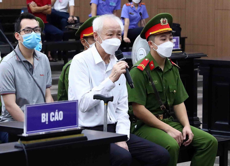 Bị cáo Nguyễn Văn Minh (sinh năm 1955, nguyên Chủ tịch Hội đồng quản trị Tổng Công ty sản xuất-xuất nhập khẩu Bình Dương-Công ty Cổ phần) khai báo trước Tòa. (Ảnh: Phạm Kiên/TTXVN)