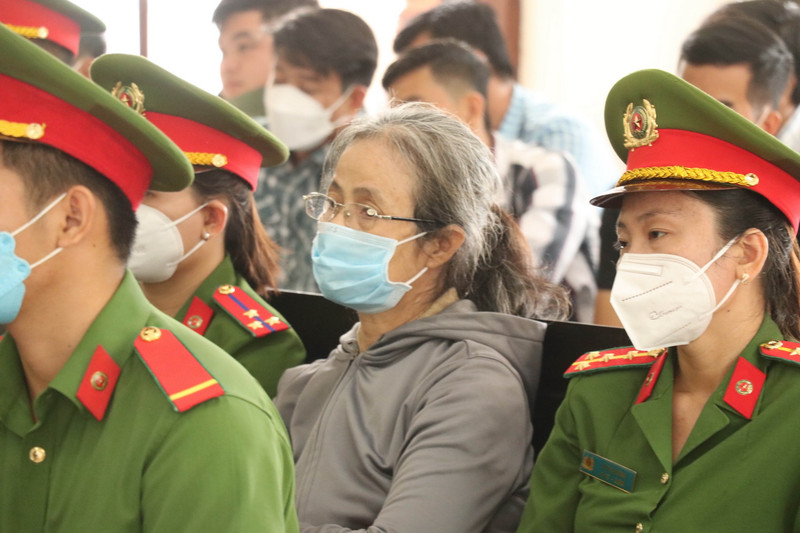  Bị cáo Cao Thị Cúc có mặt tại phiên tòa. (Ảnh: Bùi Giang/TTXVN)