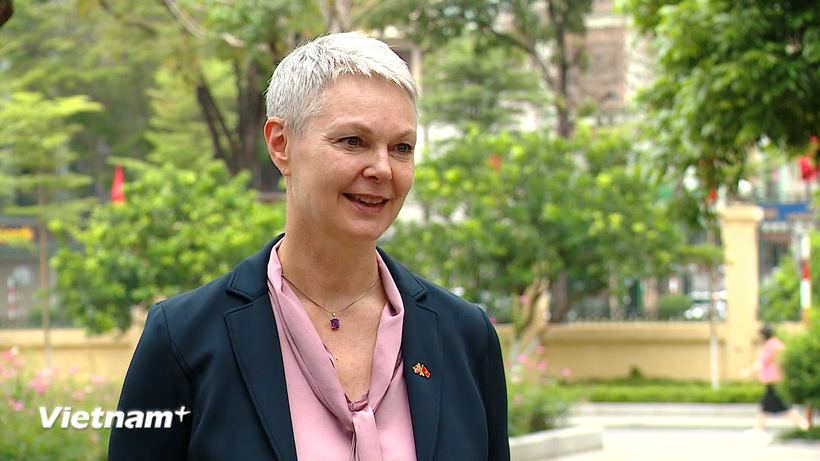 Bà Hilde Solbakken, Đại sứ Na Uy tại Việt Nam trả lời phỏng vấn. (Ảnh: Hằng Trần/Vietnam+)