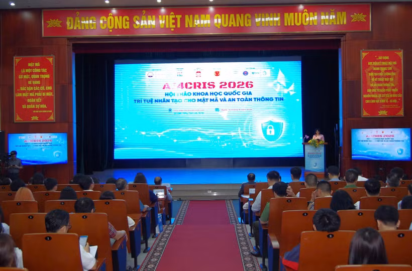 Quang cảnh hội thảo khoa học quốc gia “Trí tuệ nhân tạo cho Mật mã và An toàn thông tin” (AI4CRIS 2026). (Ảnh: PV/Vietnam+)