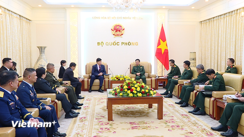 Đại tướng Phan Văn Giang tiếp Thứ trưởng Bộ Quốc phòng Philippines. (Ảnh: Hằng Trần/Vietnam+)