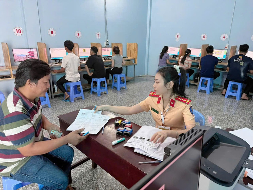 Thời gian cấp, đổi Giấy phép lái xe được rút ngắn. (Ảnh:PV/Vietnam+)