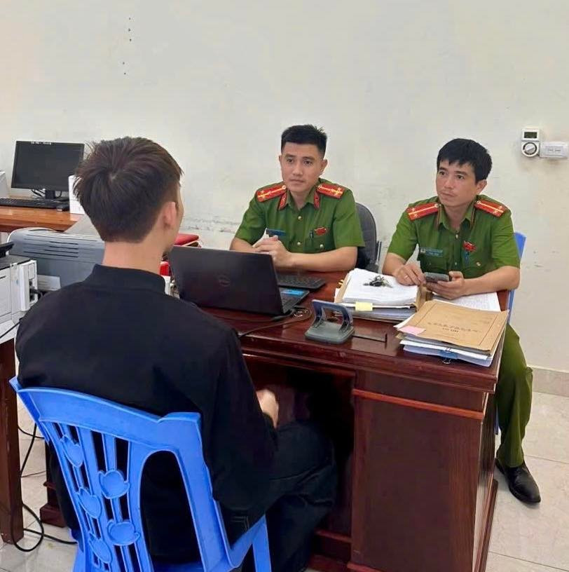 Nam thanh niên được giải cứu khi bị "bắt cóc online". (Ảnh: Bộ Công an cung cấp)