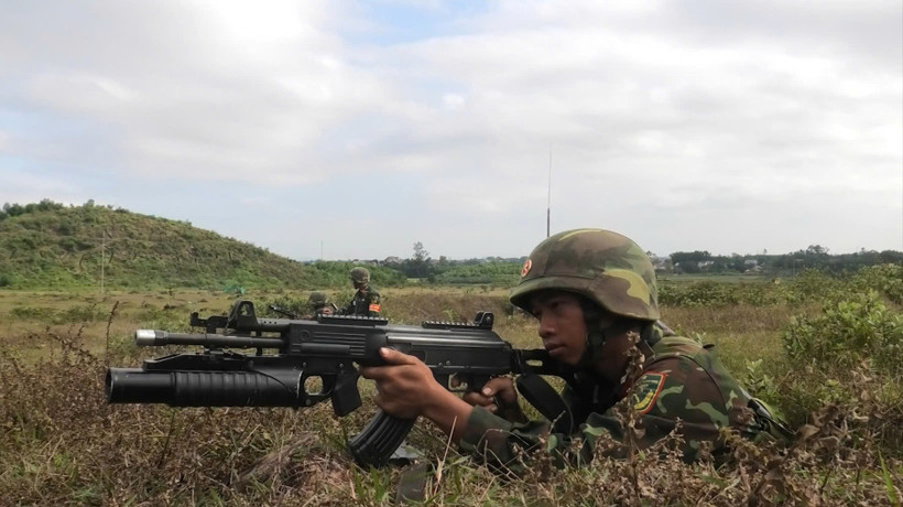 Cán bộ, chiến sĩ Sư đoàn 312 huấn luyện bắn súng bộ binh thế hệ mới, một trong những nội dung trọng tâm trong quá trình làm chủ trang bị, nâng cao sức mạnh chiến đấu. (Ảnh: Sư đoàn 312 cung cấp)