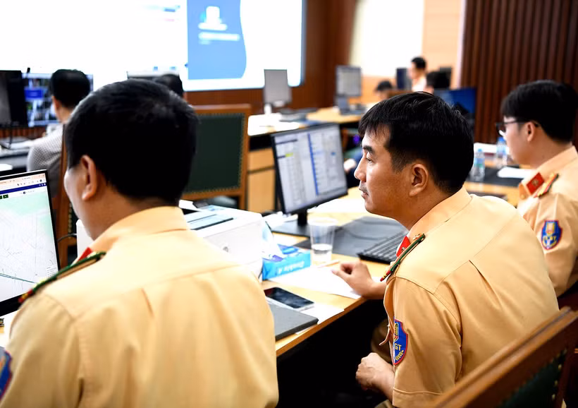 Theo Cục Cảnh sát giao thông, qua khai thác dữ liệu từ hệ thống, đơn vị đã phát hiện hơn 4.000 trường hợp lái xe kinh doanh vận tải có dấu hiệu điều khiển phương tiện quá thời gian làm việc. (Ảnh: PV/Vietnam+)