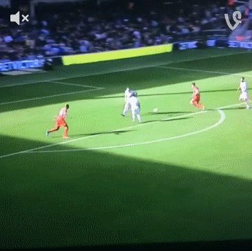 [Video] Tình huống bỏ lỡ "không tưởng" của Mario Balotelli ảnh 2