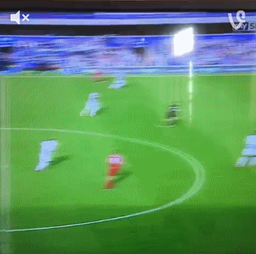 [Video] Tình huống bỏ lỡ "không tưởng" của Mario Balotelli ảnh 3