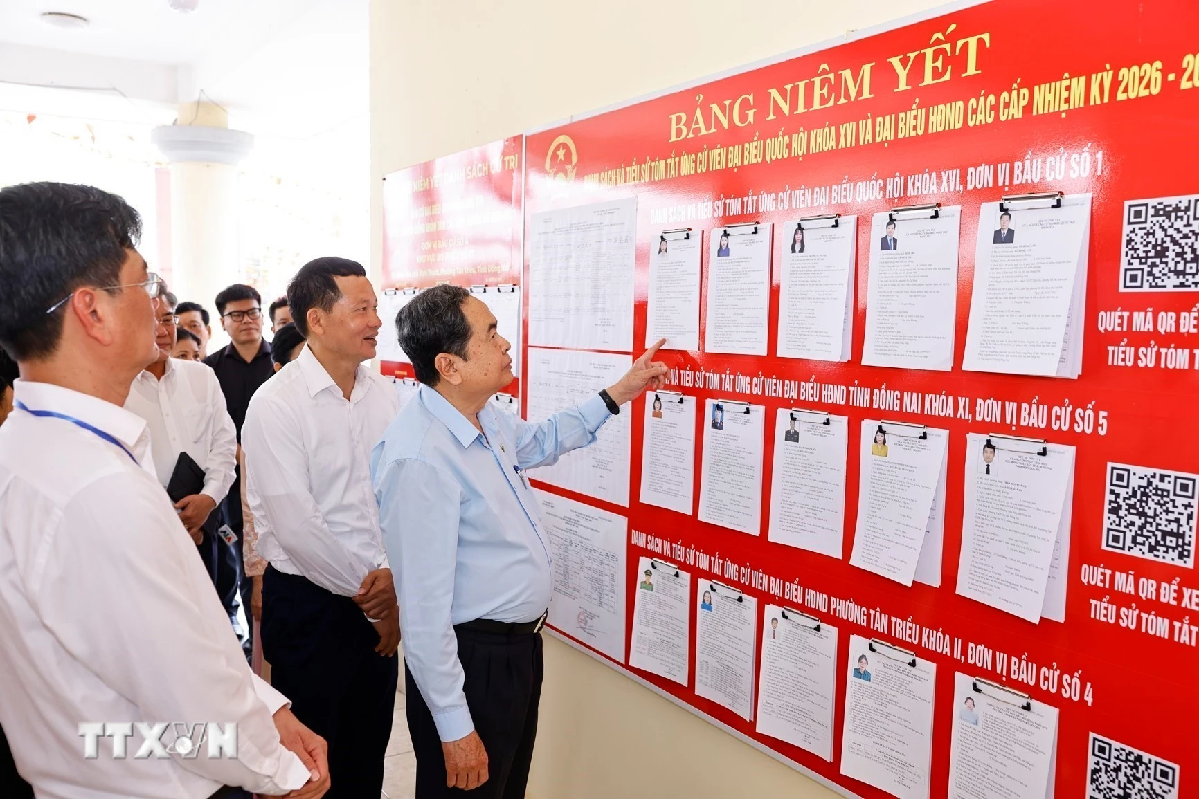 Chủ tịch Quốc hội Vương Đình Huệ khảo sát thực tế tại đơn vị bầu cử phường Tân Triều, Đồng Nai
