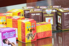 Những loại thuốc, thực phẩm chức năng được làm giả một cách tinh vi. (Ảnh: PV/Vietnam+)