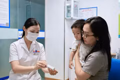Bên cạnh việc tăng tỷ lệ chi trả, quy định mới còn phản ánh sự linh hoạt trong quản lý và điều hành chính sách y tế quốc gia. (Ảnh: Vietnam+)