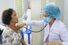 Khám sức khỏe tổng quát miễn phí cho người cao tuổi tại Thành phố Hồ Chí Minh. (Ảnh: TTXVN/Vietnam+)