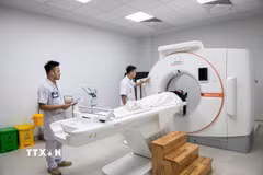 Những năm qua Việt Nam không ngừng mở rộng khả năng tiếp cận dịch vụ y tế hiện đại. (Ảnh: TTXVN)