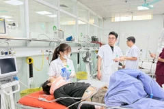 Bệnh nhân cấp cứu tại Bệnh viện Hữu nghị Việt Đức. (Ảnh: PV/Vietnam+)