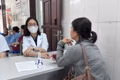 Bệnh nhân đến khám, tư vấn tại Viện Sức khỏe Tâm thần (Bệnh viện Bạch Mai). (Ảnh: PV/Vietnam+)