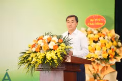 Thứ trưởng Bộ Y tế Trần Văn Thuấn phát biểu tại buổi lễ. (Ảnh: PV/Vietnam+)