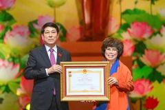 Anh hùng Lao động Thái Hương - Nhà Sáng lập Tập đoàn TH - đã đón nhận danh hiệu phong tặng từ Chủ tịch nước Lương Cường. (Ảnh: PV/Vietnam+)