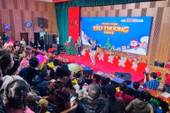 Chương trình Giáng sinh yêu thương với nhiều hoạt động ý nghĩa. (Ảnh: PV/Vietnam+)