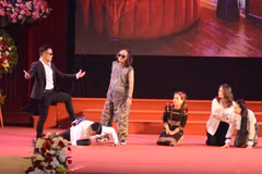 Tiết mục tiểu phẩm tại Lễ phát động chung tay phòng, chống mua bán người. (Ảnh: Văn Dũng/TTXVN)