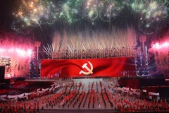 Màn trình diễn pháo hoa nghệ thuật đặc sắc quy mô lớn như bản hòa ca hùng tráng chào mừng thành công Đại hội đại biểu toàn quốc lần thứ XIV của Đảng. (Ảnh: TTXVN)