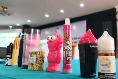 Các loại thuốc lá thế hệ mới "núp bóng" hình ảnh đồ chơi, mỹ phẩm. (Ảnh: PV/Vietnam+)