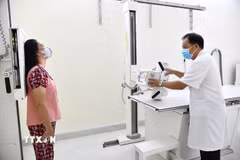 Mục tiêu quan trọng nhất của Đề án nhằm phát triển mạng lưới bệnh viện vệ tinh trở thành cấu phần quan trọng của hệ thống khám bệnh, chữa bệnh quốc gia. (Ảnh: TTXVN phát)