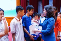 Phó Chủ tịch nước Võ Thị Ánh Xuân tham dự Lễ phát động Tháng hành động vì trẻ em năm 2026. (Ảnh: PV/Vietnam+)