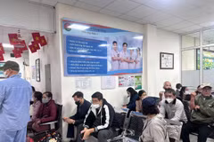 Các chương trình hỗ trợ về thuốc điều trị mang lại nhiều quyền lợi cho người bệnh trong quá trình điều trị. (Ảnh: T.G/Vietnam+)