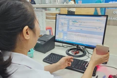 Các cơ sở đẩy mạnh công tác chuyển đổi số tạo thuận lợi cho người bệnh. (Ảnh: TTXVN/Vietnam+)