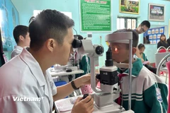 Khám, chăm sóc mắt miễn phí cho người dân vùng lũ tại Thái Nguyên